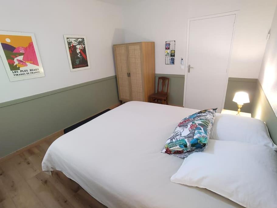 Grand Appartement Avec Jardin Bretenoux Eksteriør bilde